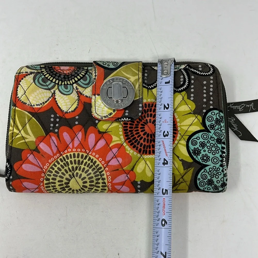VERA BRADLEY FLOWER SHOWER LARGE QUILTED TWIST LOCK AND ZIP AROUND WALLET - Picture 13 of 16